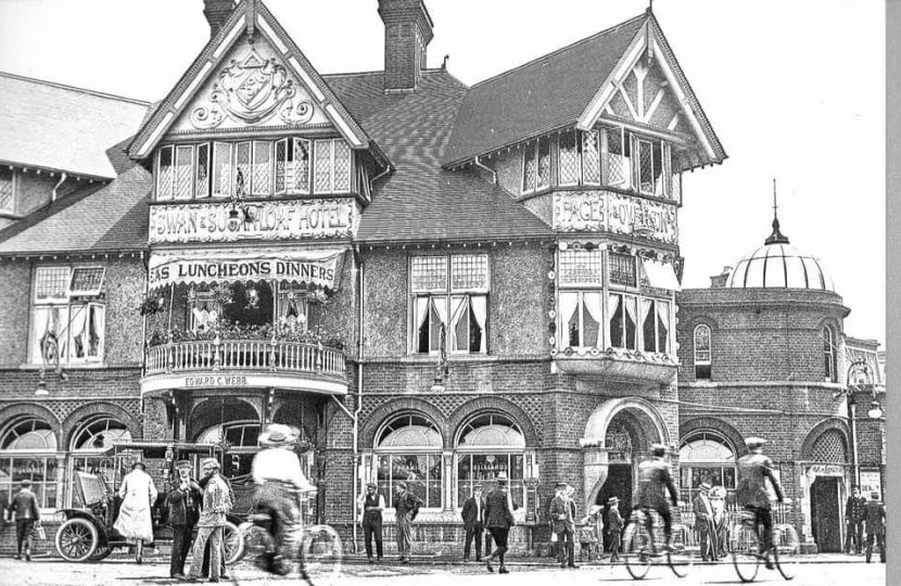 The Swan and Sugarloaf on Brighton Road many years ago!